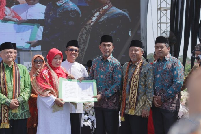 penyerahan-Wakaf-696x464