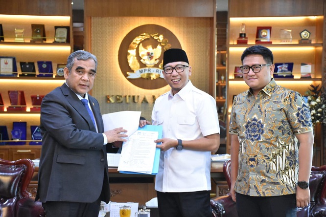 Gubernur-dan-Ketua-DPRD-Lampung-Sampaikan-Tuntutan-Aksi-Massa
